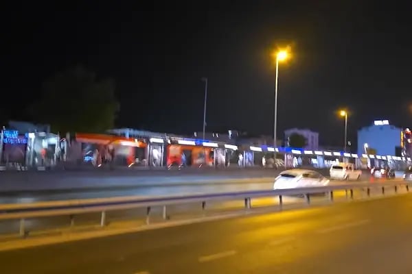 Şükrübey Metrobüs Durağı - Resim 20