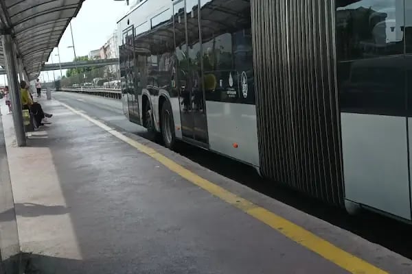Şükrübey Metrobüs Durağı - Resim 16