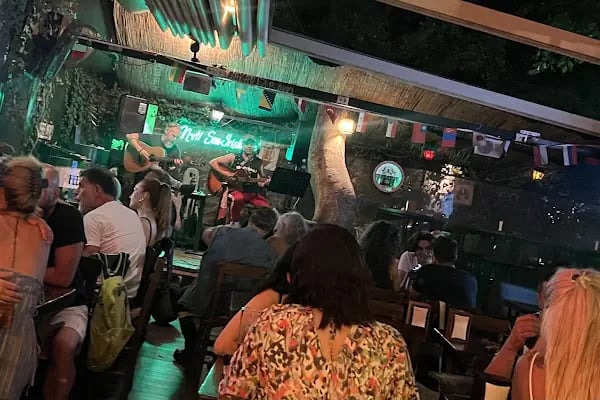 North Sea Irish Pub - Resim 7