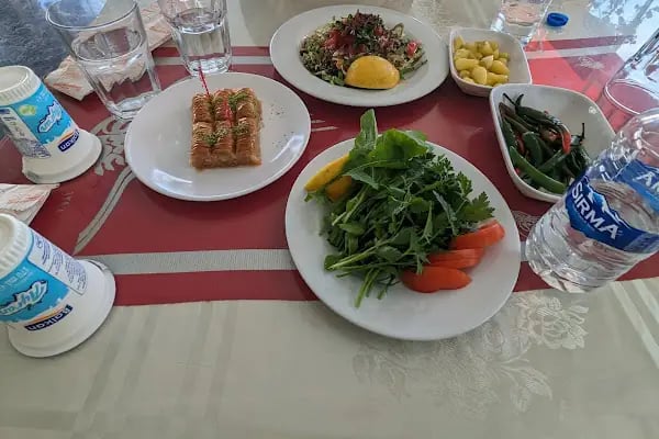 Arslan Kardeşler Meşhur Aksu Köfte Piyaz - Resim 3