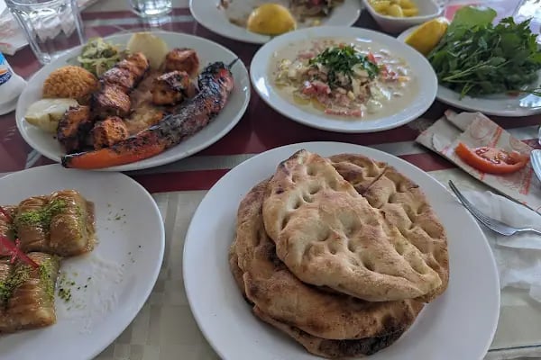 Arslan Kardeşler Meşhur Aksu Köfte Piyaz - Resim 4