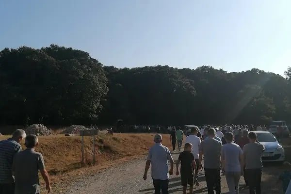 YARIŞALAN KÖYÜ MEZARLIĞI - Resim 2