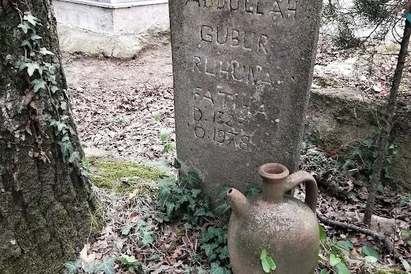 YARIŞALAN KÖYÜ MEZARLIĞI - Resim 3