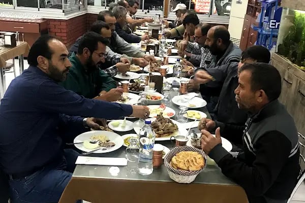 İzzet-i İkram Kebap Etli Ekmek - Resim 1