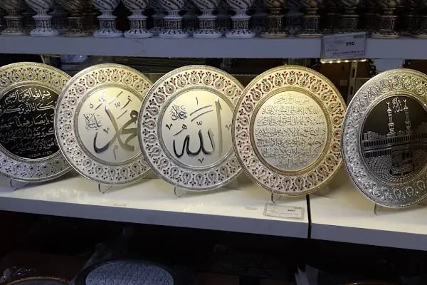 ALANYA MEDİNE PAZARI HAC VE UMRE MALZEMELERİ ŞAL EŞARP TÜLBENT KİTAP HEDİYELİK EŞYA HURMA ZEMZEM İSLAM SHOP HİJAP GİFT - Resim 5