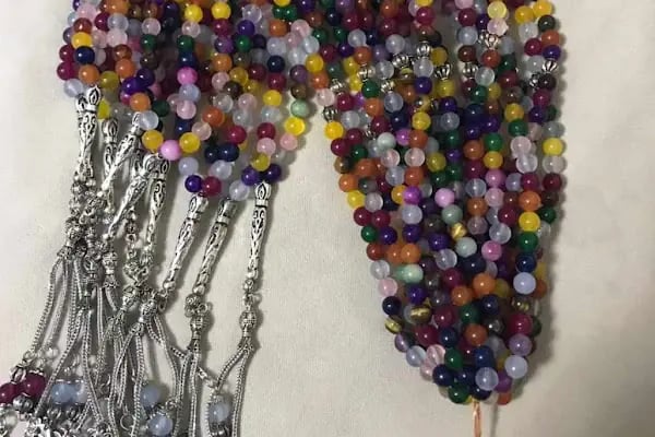ALANYA MEDİNE PAZARI HAC VE UMRE MALZEMELERİ ŞAL EŞARP TÜLBENT KİTAP HEDİYELİK EŞYA HURMA ZEMZEM İSLAM SHOP HİJAP GİFT - Resim 6