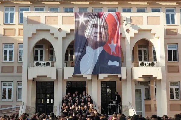 Mehmet Akif Ersoy Anadolu Lisesi - Resim 1