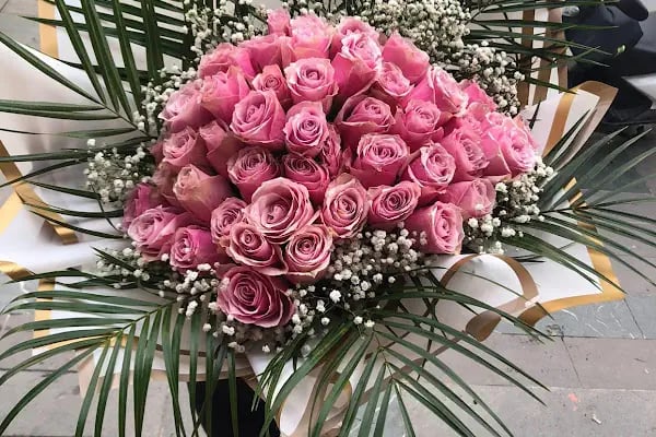 PREMİUM FLOWERS ÇİÇEKÇİLİK VE HEDİYELİK EŞYA - Resim 2