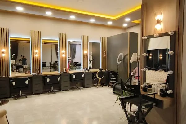 Backstage Beauty Salon Avsallar - Resim 1