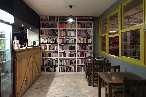 GÜNIŞIĞI Kitap Kafe - Resim 1