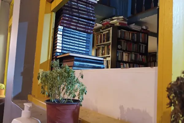 GÜNIŞIĞI Kitap Kafe - Resim 7