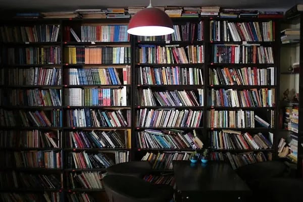 GÜNIŞIĞI Kitap Kafe - Resim 2