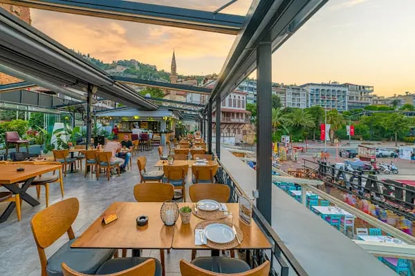 Picasso Restaurant &amp; Bar - Resim 5