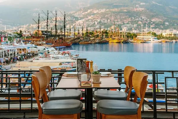 Picasso Restaurant &amp; Bar - Resim 4