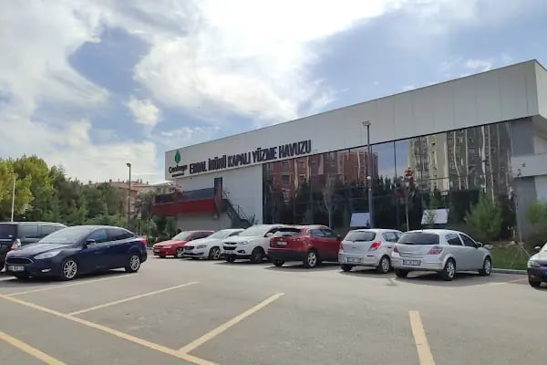 Erdal İnönü Kapalı Yüzme Havuzu - Resim 15