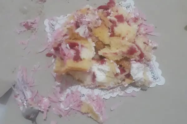 Lezzet'i Hicaz Künefe Kadayıf Baklava Karapürçek şube: - Resim 17
