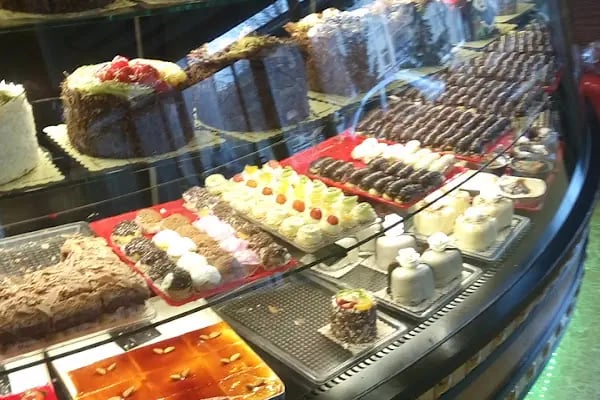 Lezzet'i Hicaz Künefe Kadayıf Baklava Karapürçek şube: - Resim 13