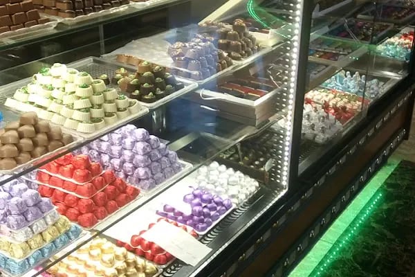 Lezzet'i Hicaz Künefe Kadayıf Baklava Karapürçek şube: - Resim 4