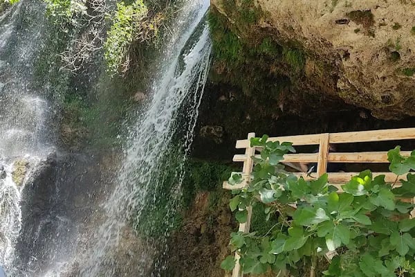 Savruk Mağarası ve Şelalesi - Resim 4