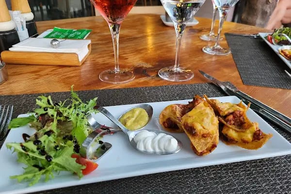 Emerald Garden Restaurant - Resim 4