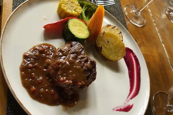 Emerald Garden Restaurant - Resim 9