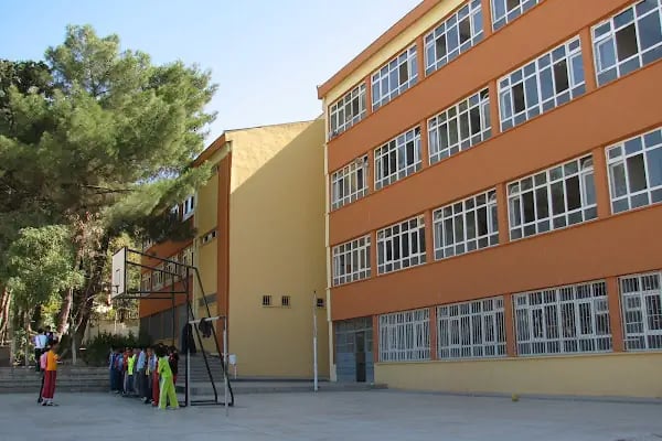 Cumhuriyet Lisesi - Resim 1