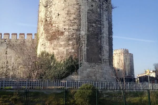 Yedikule tren istasyonu - Resim 12