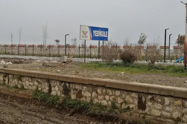 Yedikule tren istasyonu - Resim 17