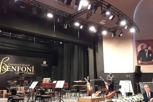 Adana Büyükşehir Belediyesi Tiyatro Salonu - Resim 2