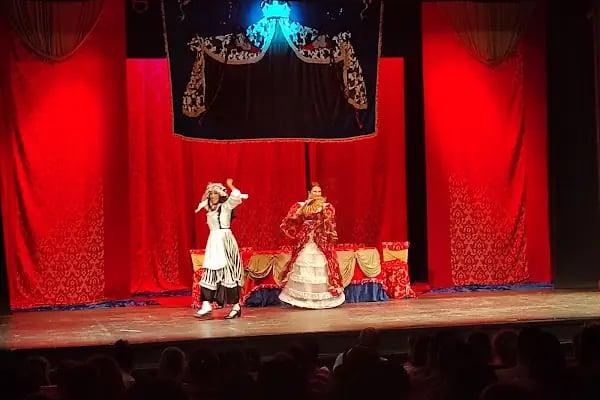 Adana Büyükşehir Belediyesi Tiyatro Salonu - Resim 8