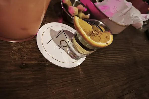 Zoe Cocktail Bar - Resim 4