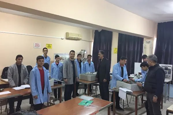 Gazi Mesleki ve Teknik Anadolu Lisesi - Resim 3