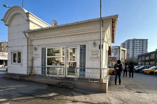 100. Yıl Taksi Durağı - Resim 2
