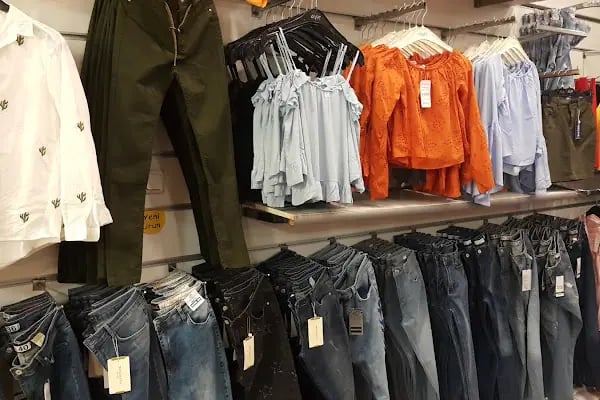 Podium boutique akcay - Resim 17