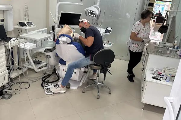 Özel Altuğ Pınar Ağız ve Diş Sağlığı Polikliniği - Resim 4