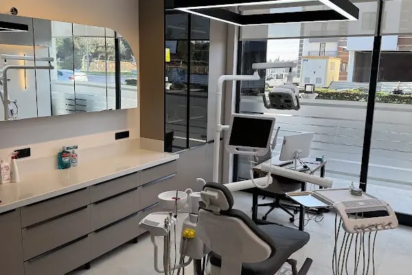 Dentalizm Aliağa Ağız ve Diş Sağlığı Polikliniği - Resim 16