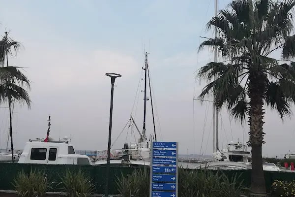 İzmir Marina Ön Büro - Resim 8