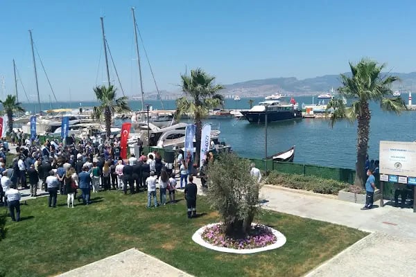 İzmir Marina Ön Büro - Resim 6
