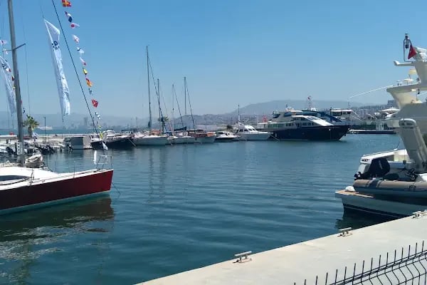İzmir Marina Ön Büro - Resim 1