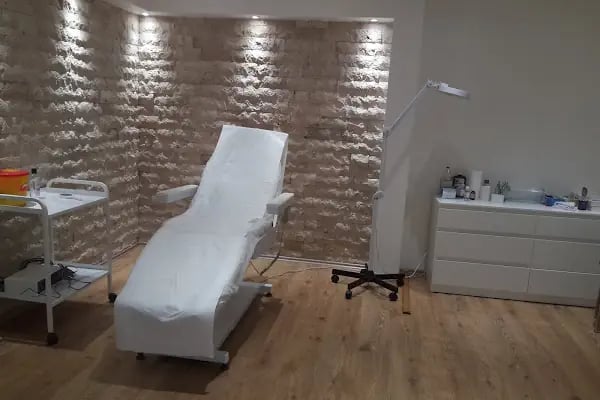 Op. Dr. Afet Öncel - Resim 2