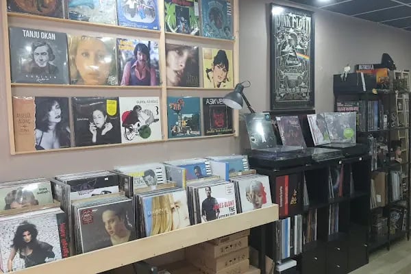 Kuzgun Plak Kafe - Resim 4