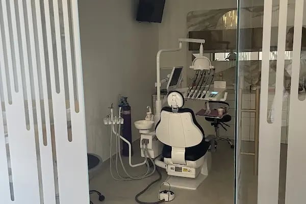 Alim Osmanoğlu Diş Kliniği - Resim 5