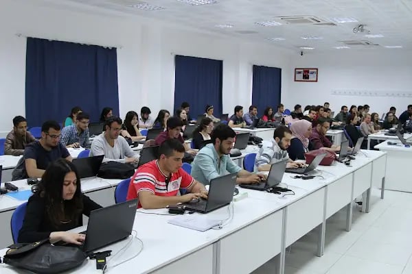 Türk Hava Kurumu Üniversitesi - Resim 2