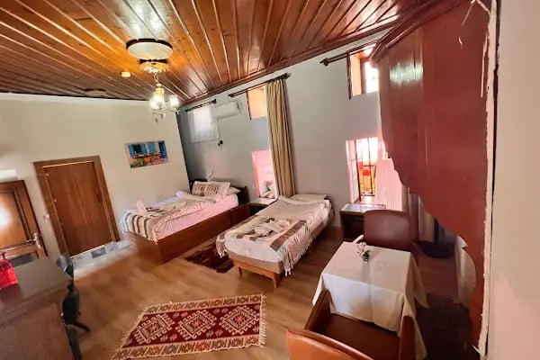 Sarı Konak Kaleiçi - Resim 3