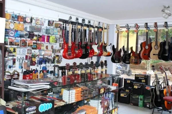 7nota Müzik Aletleri Alanya Guitar Shop - Resim 3