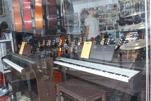 7nota Müzik Aletleri Alanya Guitar Shop - Resim 2