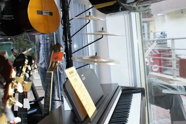 7nota Müzik Aletleri Alanya Guitar Shop - Resim 11
