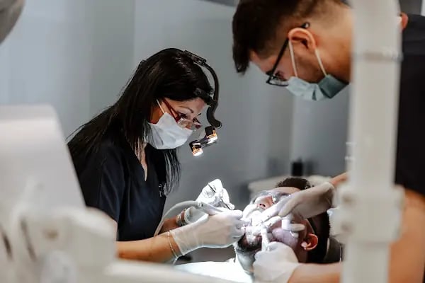 Bodrum Dental Ağız ve Diş Sağlığı Polikliniği Alev Kumbaracı - Resim 18