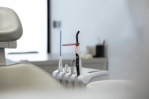 Bodrum Dental Ağız ve Diş Sağlığı Polikliniği Alev Kumbaracı - Resim 2