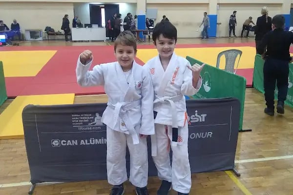 Hüdavendigar Kapalı Spor Salonu - Resim 12